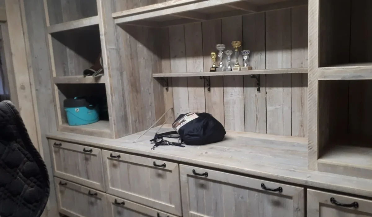 Hout Maatwerk op Maat Tafels, Maatkasten, Keukens & Meer